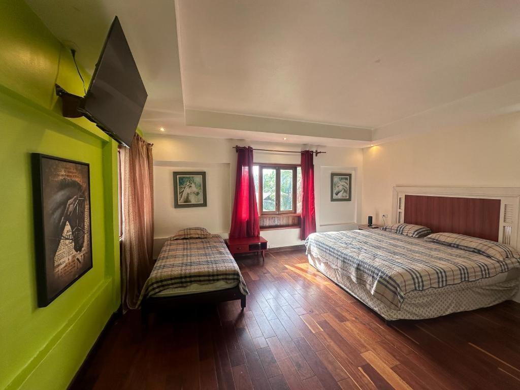 Las Luciernagas Hotel Flores Bagian luar foto